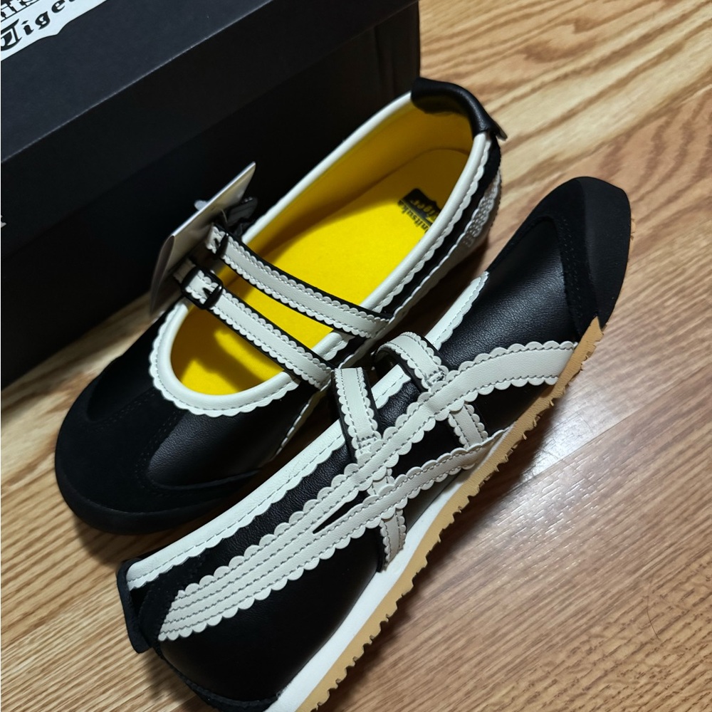 Onitsuka Tiger Mexico 66 Black and Cream Sneakers
